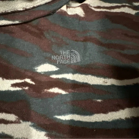 THE NORTH FACE WOMENS PULLOVER SWEATER TURTLE
NECK MEDIUM GREEN ANIMAL
PRINT - Picture 3 of 13